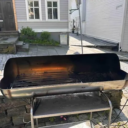 Koslig Leilighet I Bergens Smoroye * ベルゲン