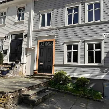 アパート Koslig Leilighet I Bergens Smoroye ベルゲン